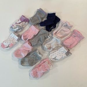 13 pairs 0-6mth robeez socks
